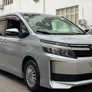 Toyota Voxy, 2015