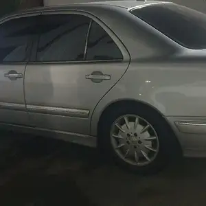 Mercedes-Benz E class, 2001