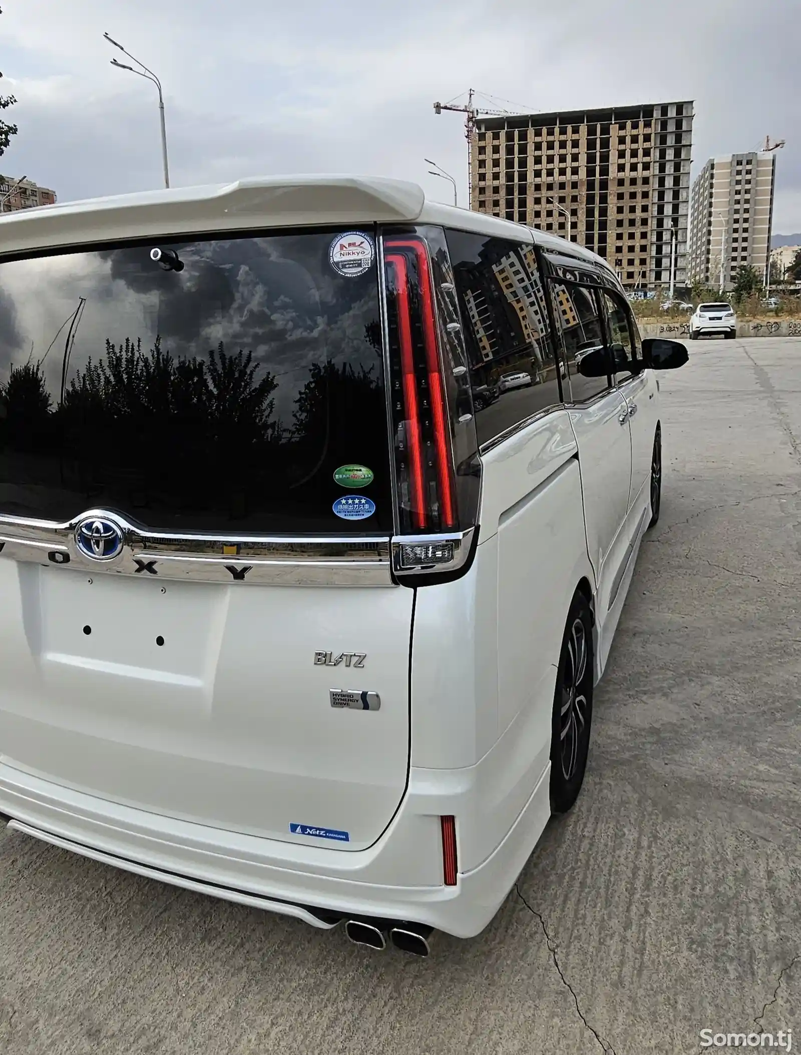 Toyota Voxy, 2015-6