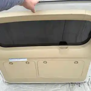 Дверь багажа от Toyota