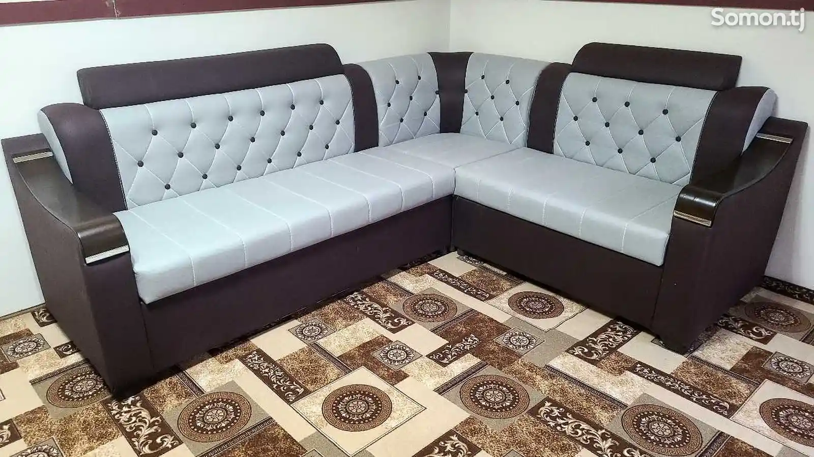 Угловой диван со столом-3
