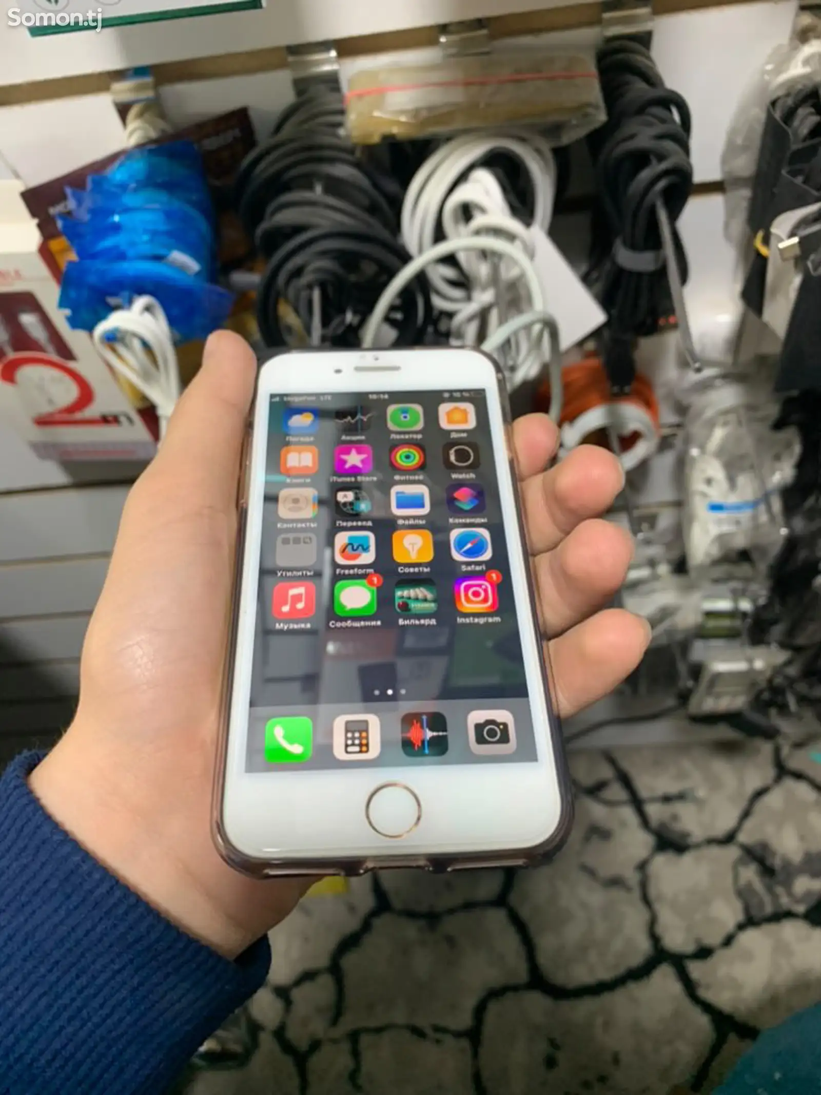 Apple iPhone 8, 64 gb, Gold-1