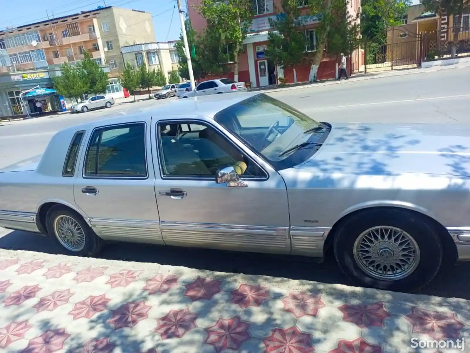 Lincoln Town Car, 1993-5