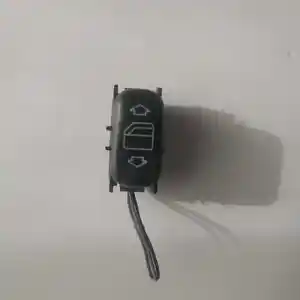 Кнопка стеклоподъёмника от Mercedes-Benz