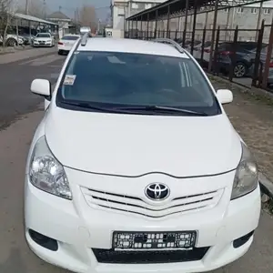 Toyota Verso, 2010