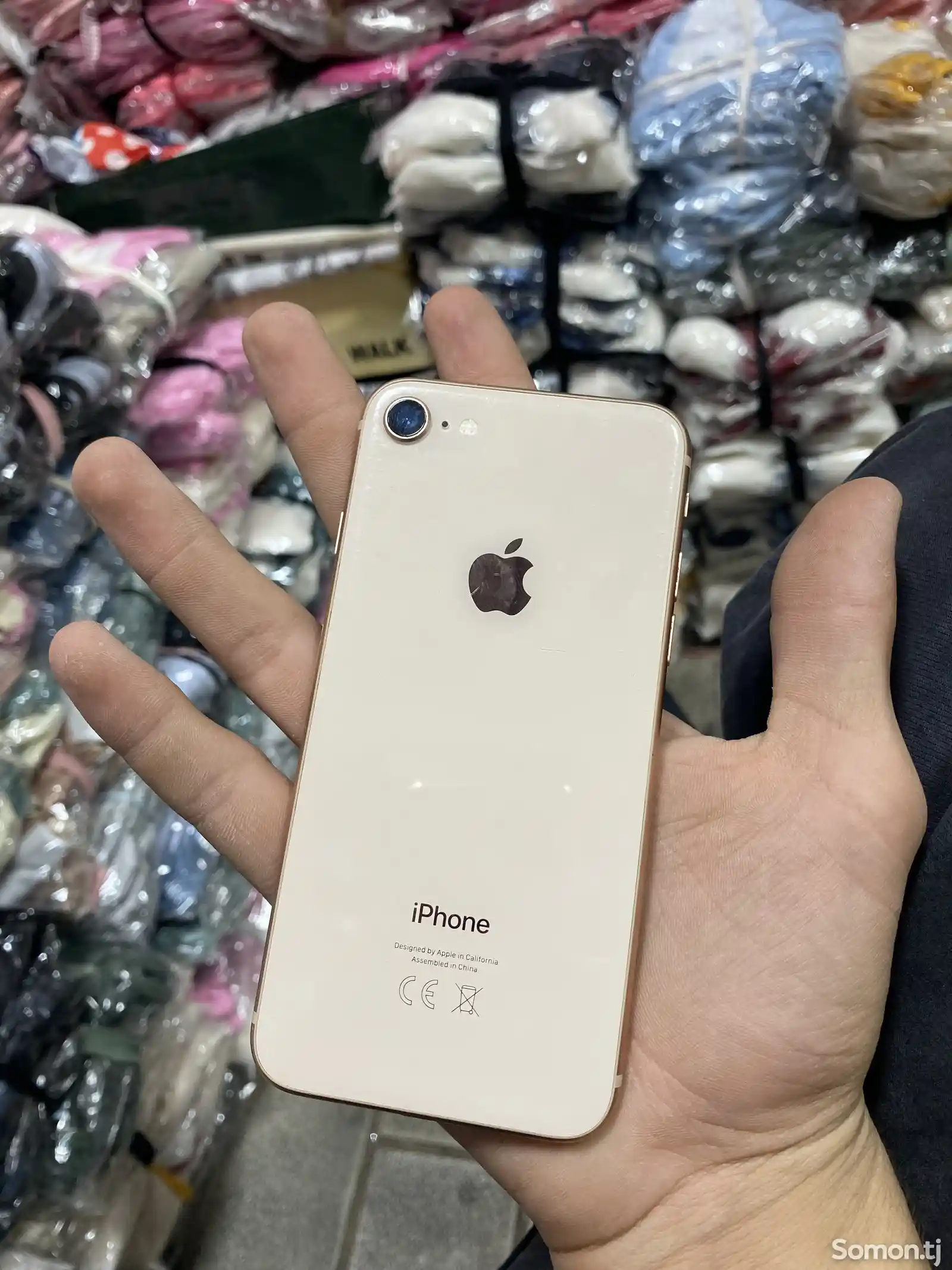 Apple iPhone 8, 64 gb, Gold-1