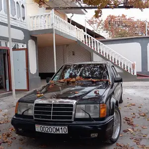 Mercedes-Benz W124, 1990