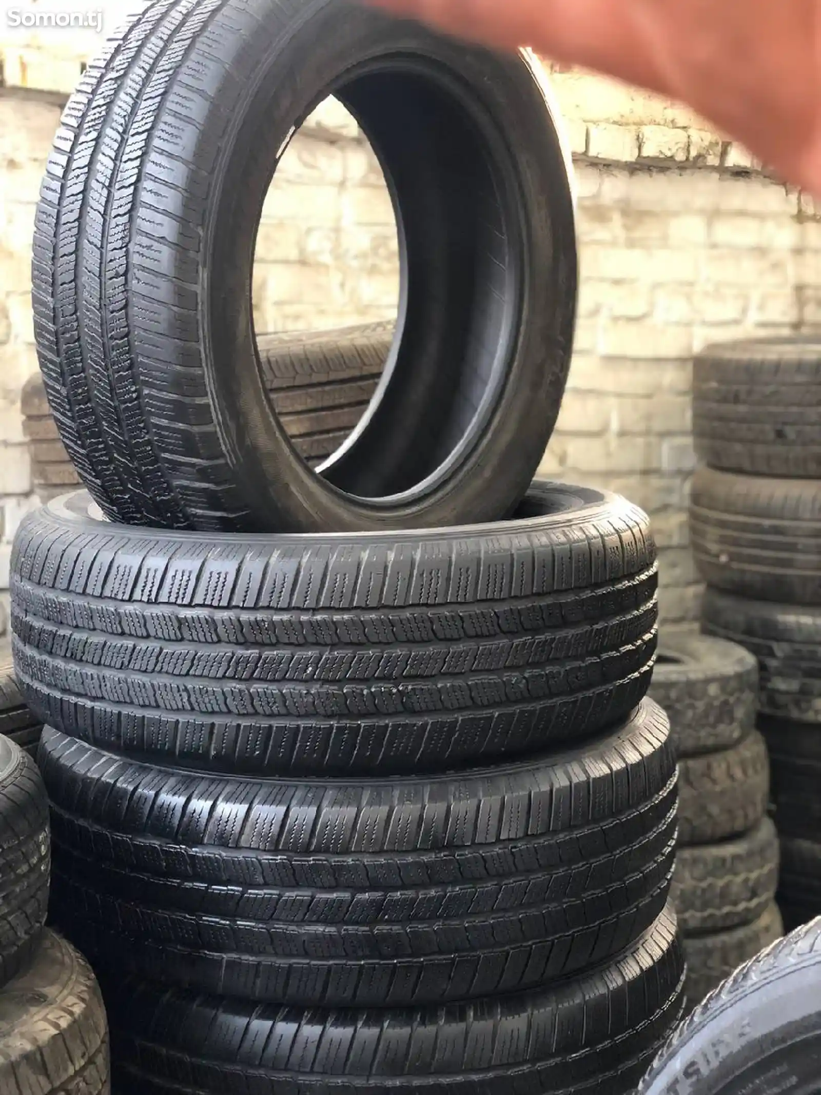 Шины R18 235 60 Michelin-8