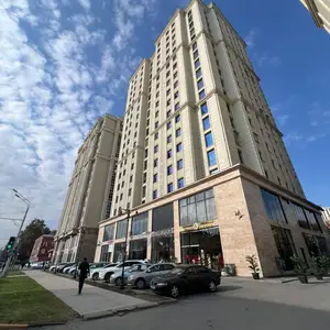 1-комн. квартира, 18 этаж, 64 м², Голубой экран