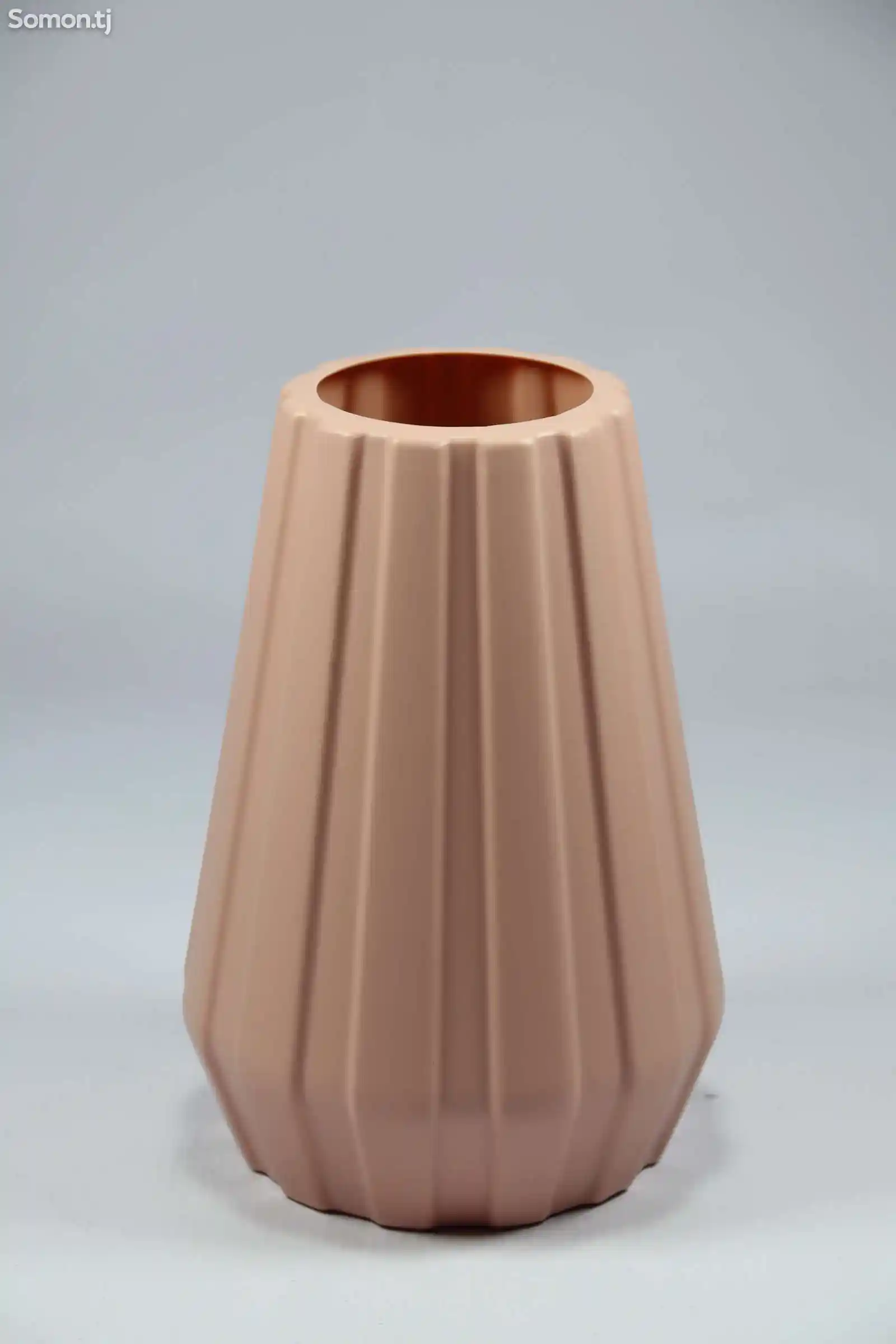 Пластиковая ваза для цветов Полоса 20см
