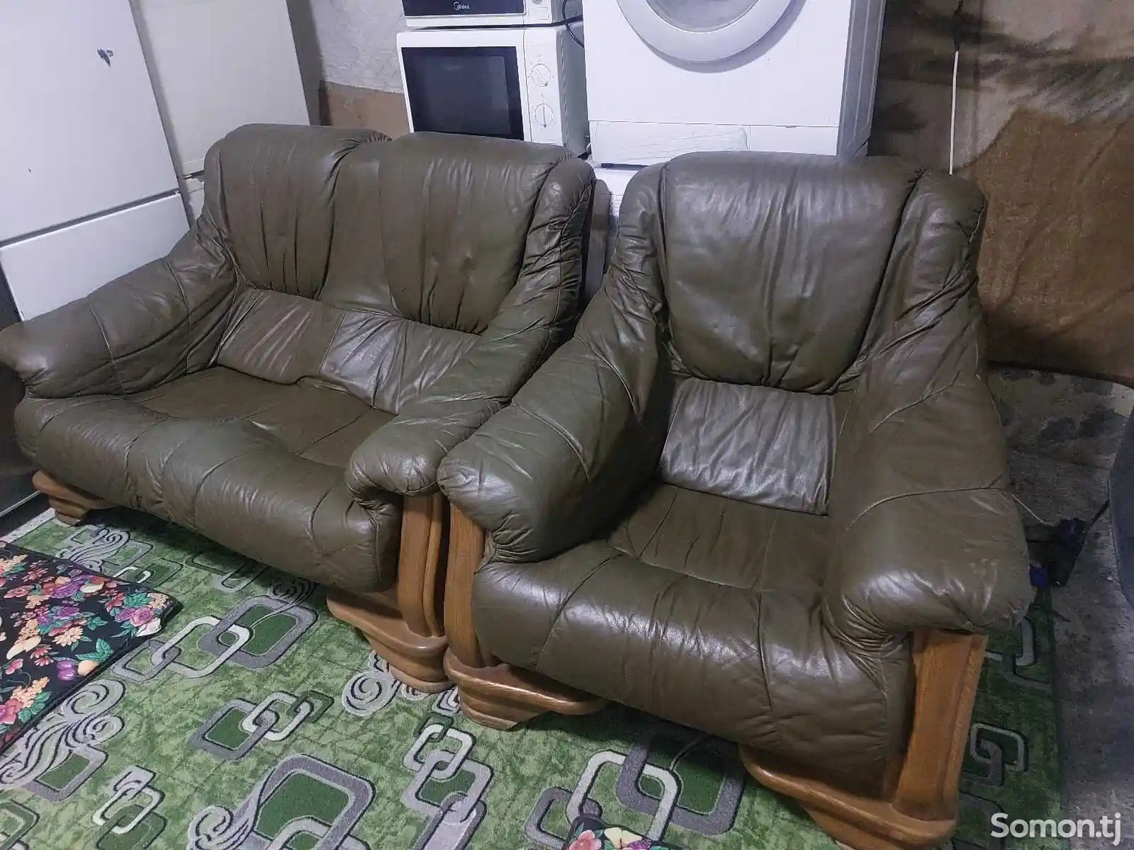 Кожаный диван и кресла-1