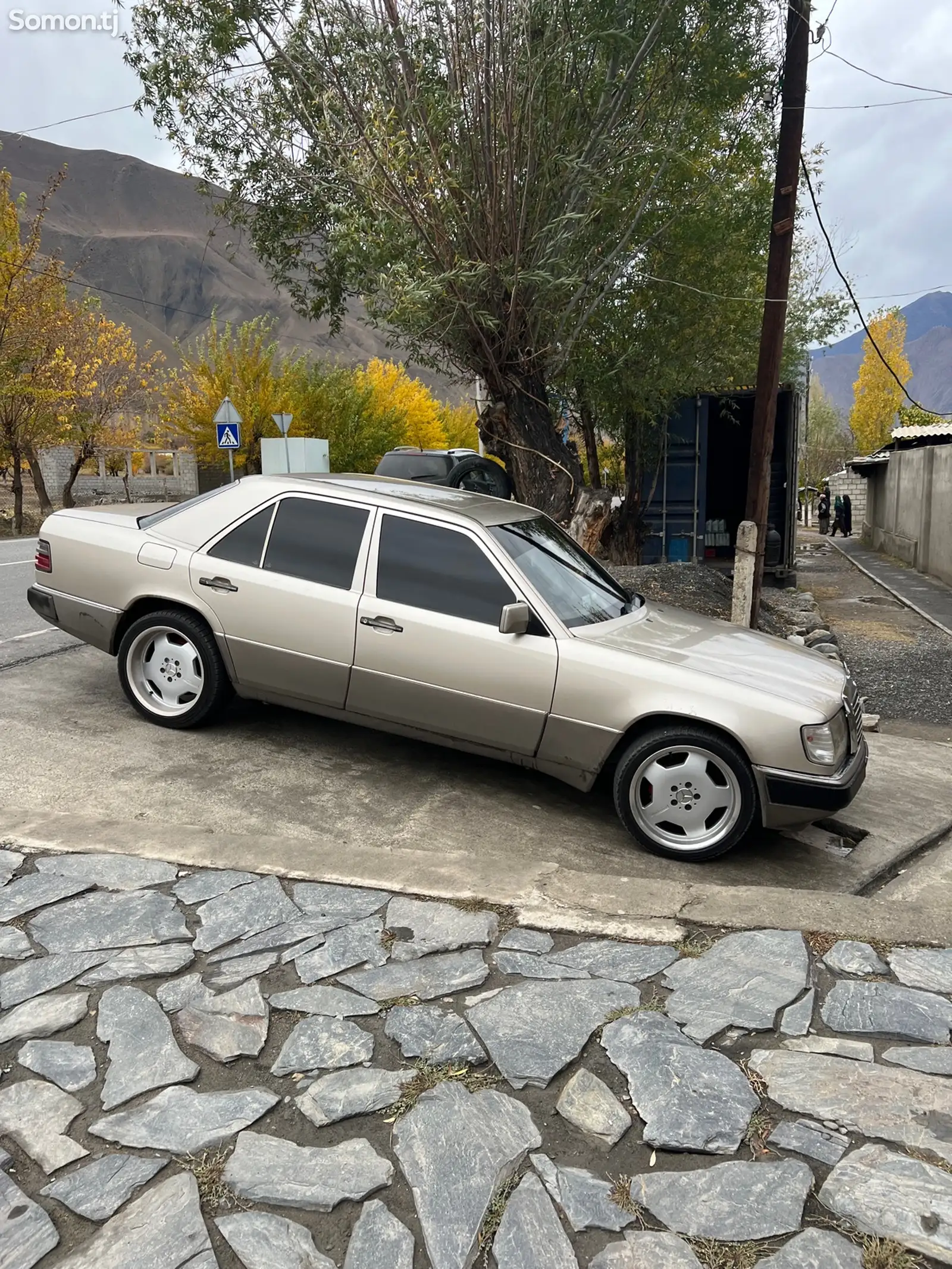 Mercedes-Benz W124, 1990-1