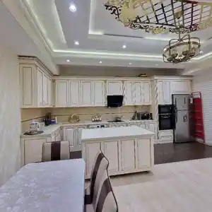 3-комн. квартира, 8 этаж, 119 м², 84мкр