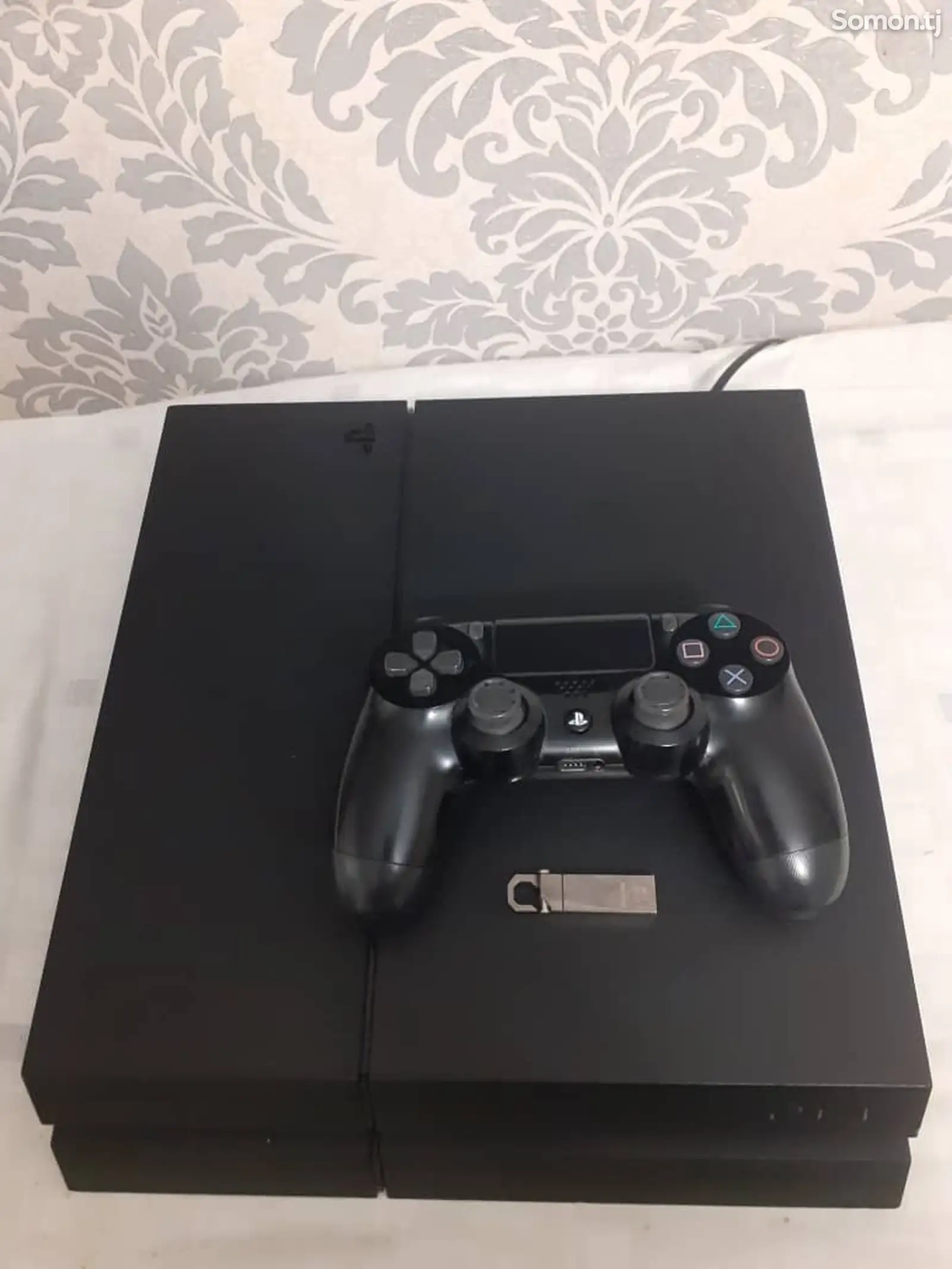 Игровая приставка Sony PlayStation 4-1