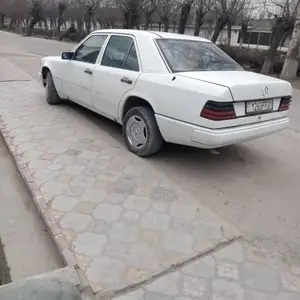 Mercedes-Benz W124, 1992