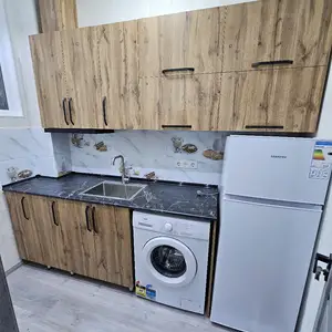 2-комн. квартира, Цокольный этаж, 50м², 33мкр