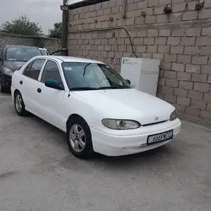 Hyundai Accent, 1996