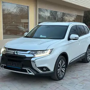 Mitsubishi Outlander, 2022