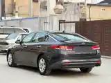 Kia Optima, 2018-8