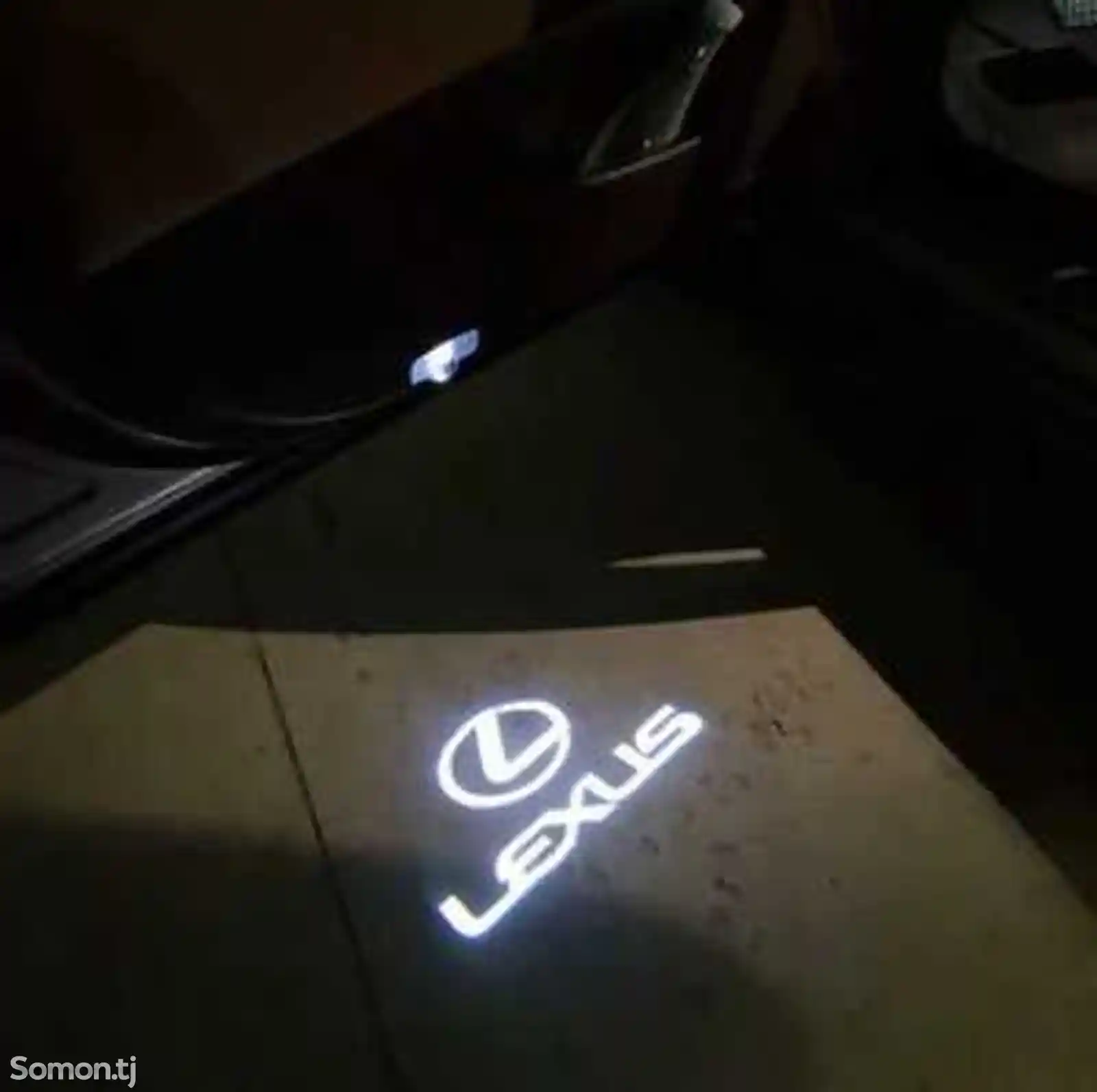 Штатная подсветка логотипа для передних дверей Lexus-2