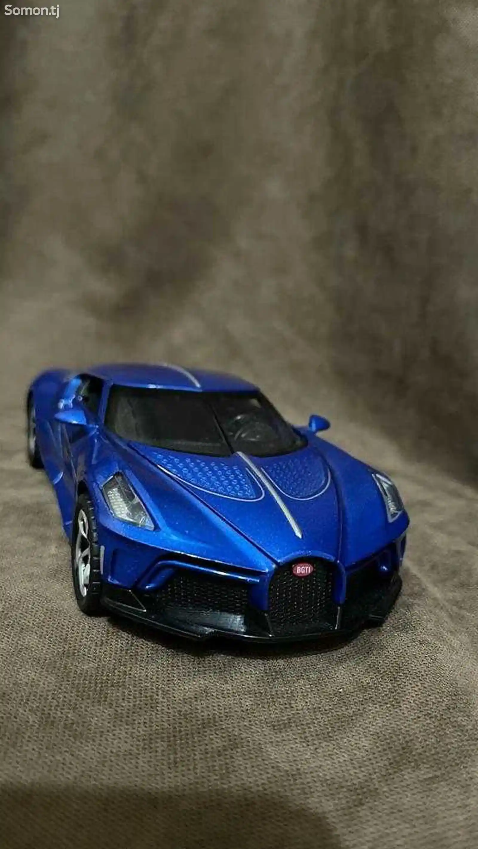 Машинка металлическая Bugatti-1
