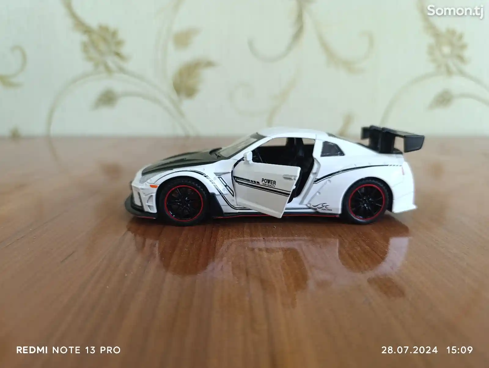 Машинка Nissan Gt-r-4