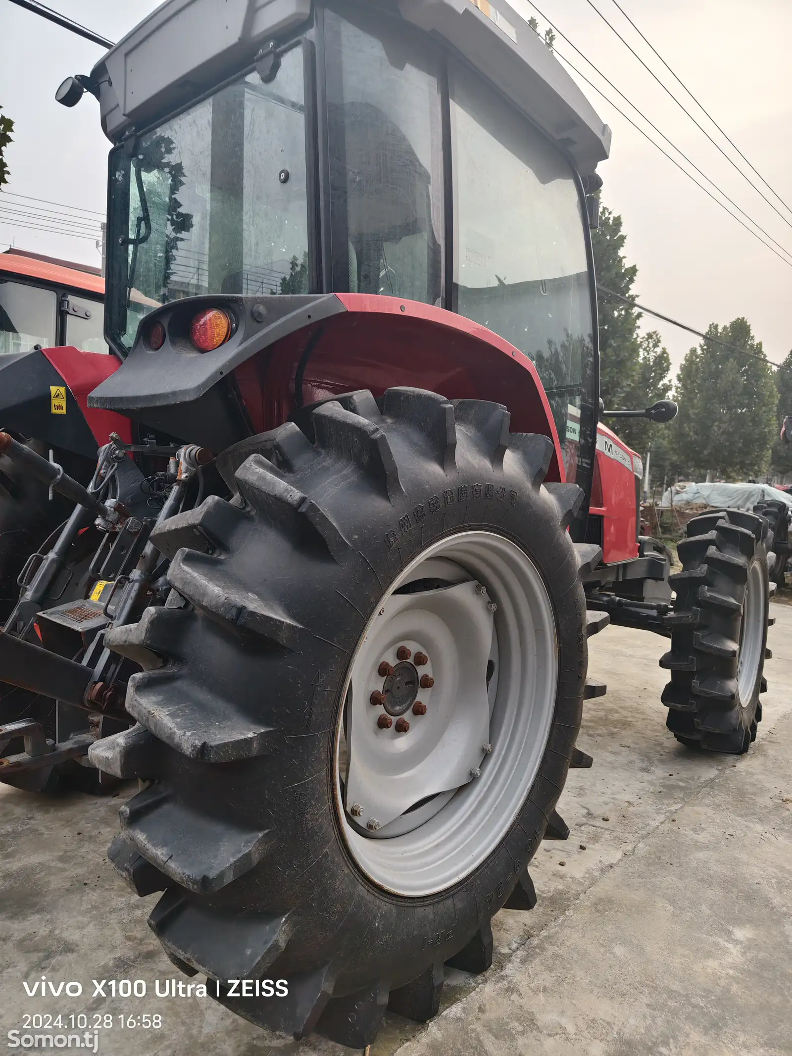 Трактор Massey Ferguson s1304-c-1