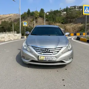 Hyundai Sonata, 2010