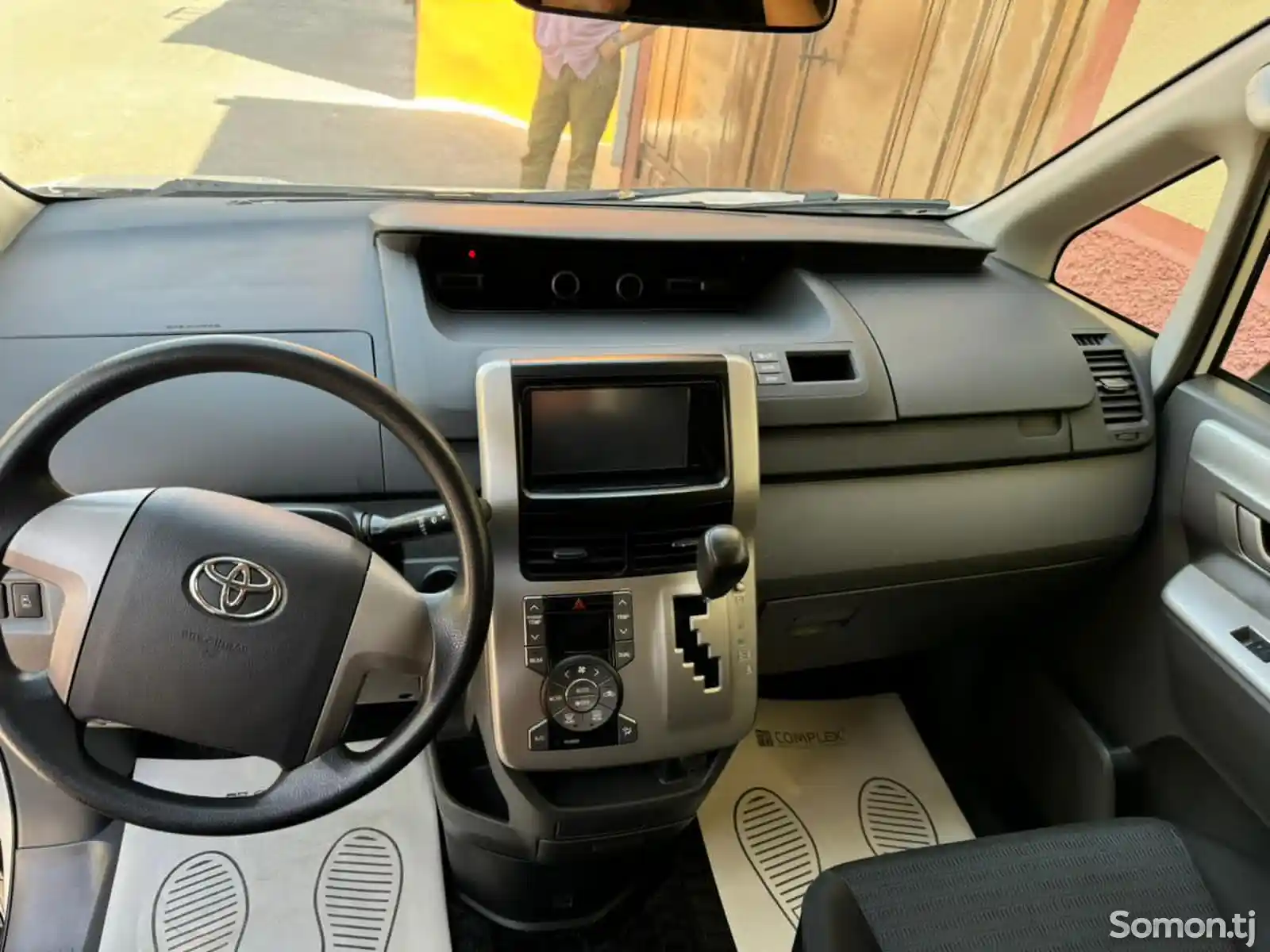 Toyota Voxy, 2008-4