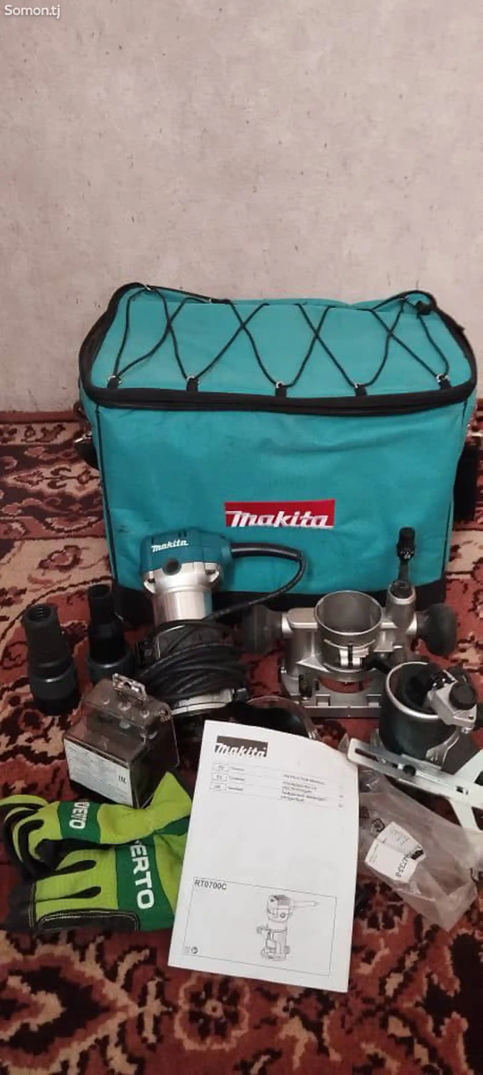 Кромочный фрезер Makita RT0702CX2, 3 сменных базы-1