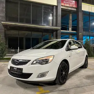 Opel Astra J, 2011