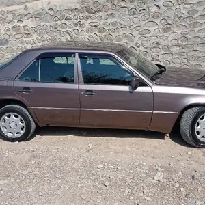 Mercedes-Benz W124, 1993