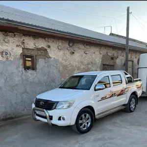 Toyota Hilux, 2012