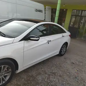 Hyundai Sonata, 2010