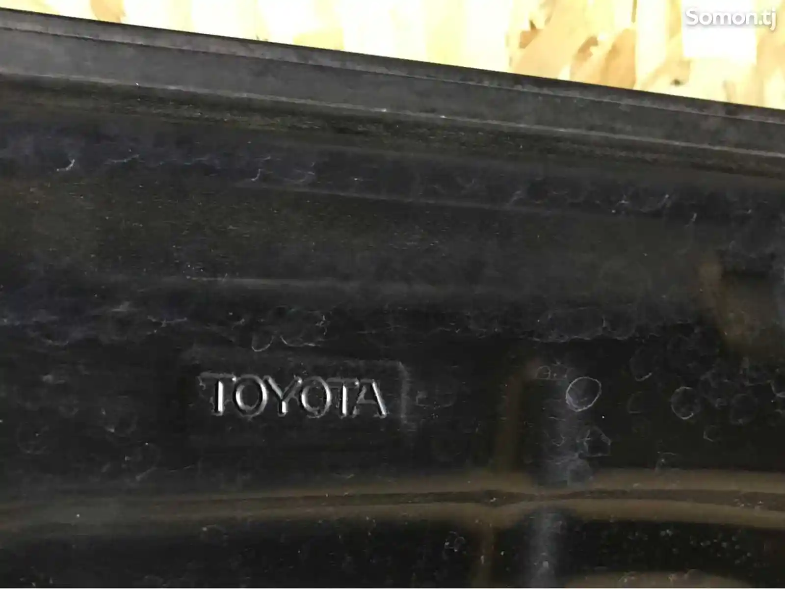 Капот от Toyota Rumion-9