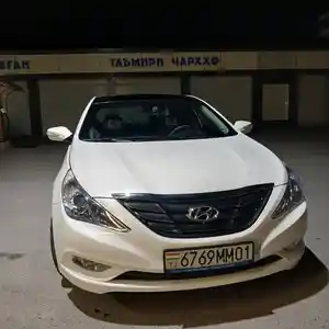 Hyundai Sonata, 2011