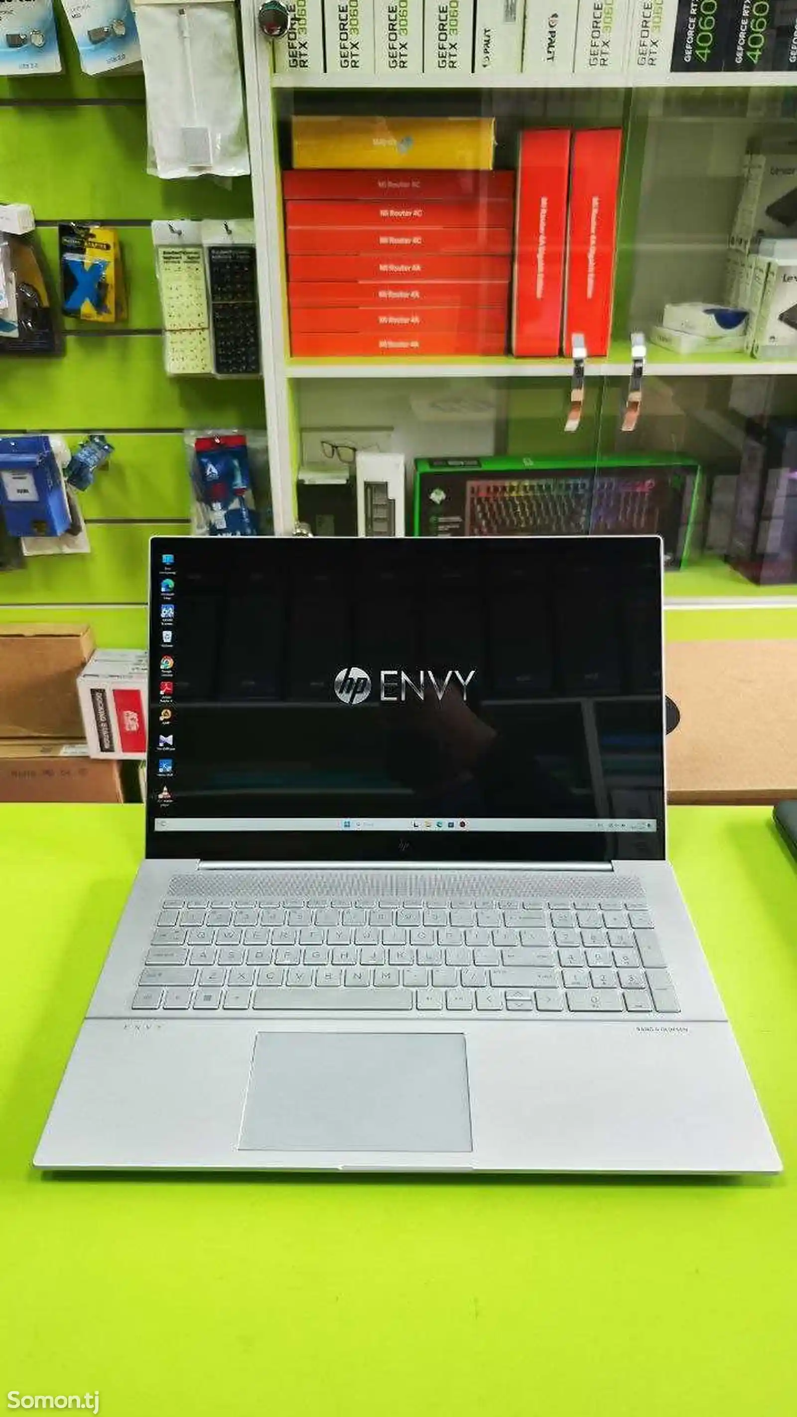 Ноутбук HP Envy 17 cr0013d-1
