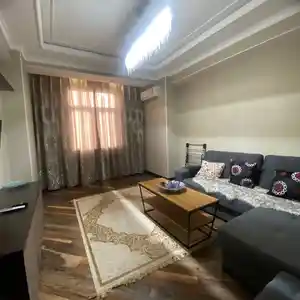 2-комн. квартира, 8 этаж, 74м², Дом печати