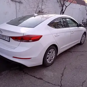 Hyundai Elantra, 2017