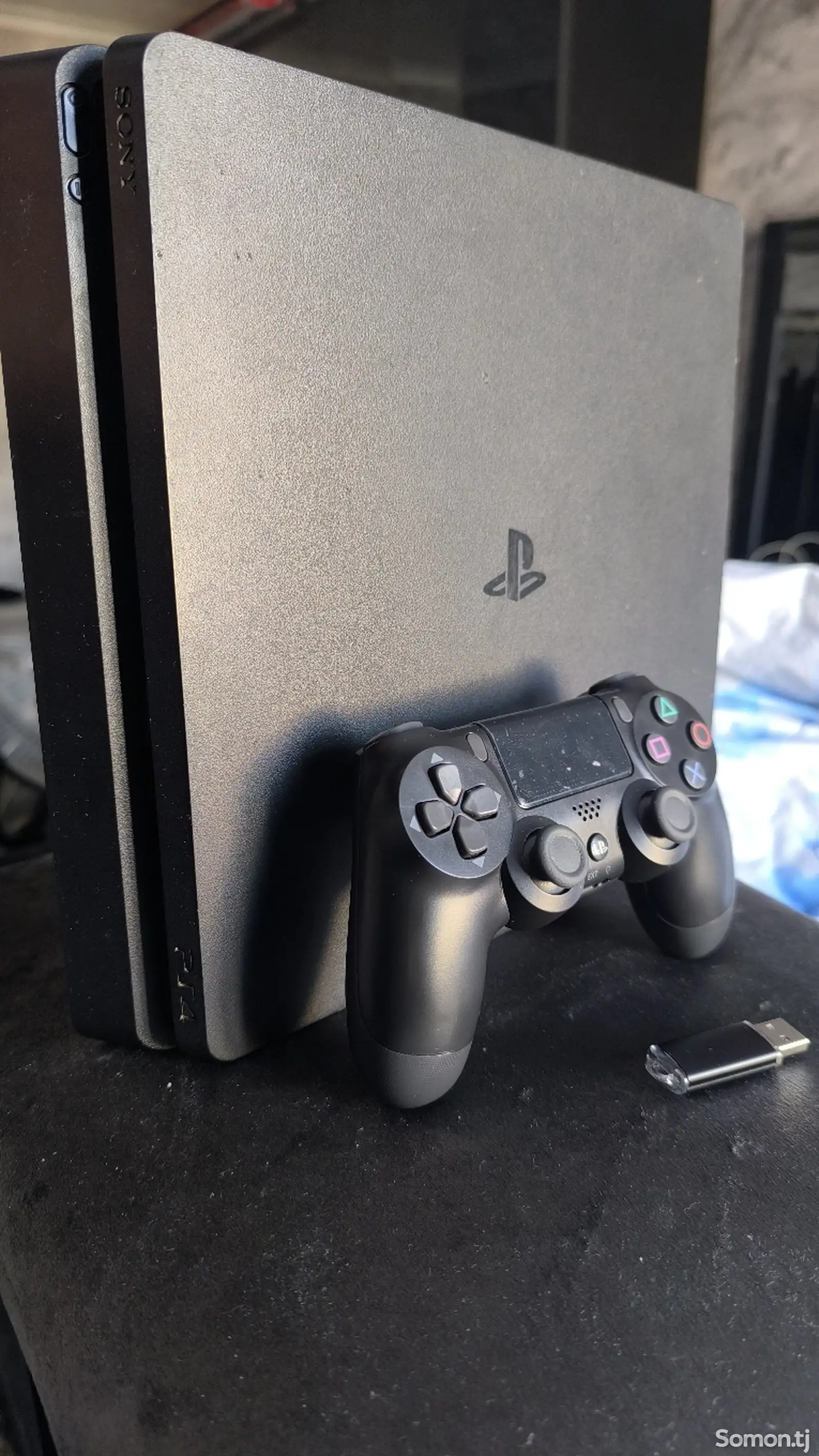 Игровая приставка Sony PlayStation 4 slim-1