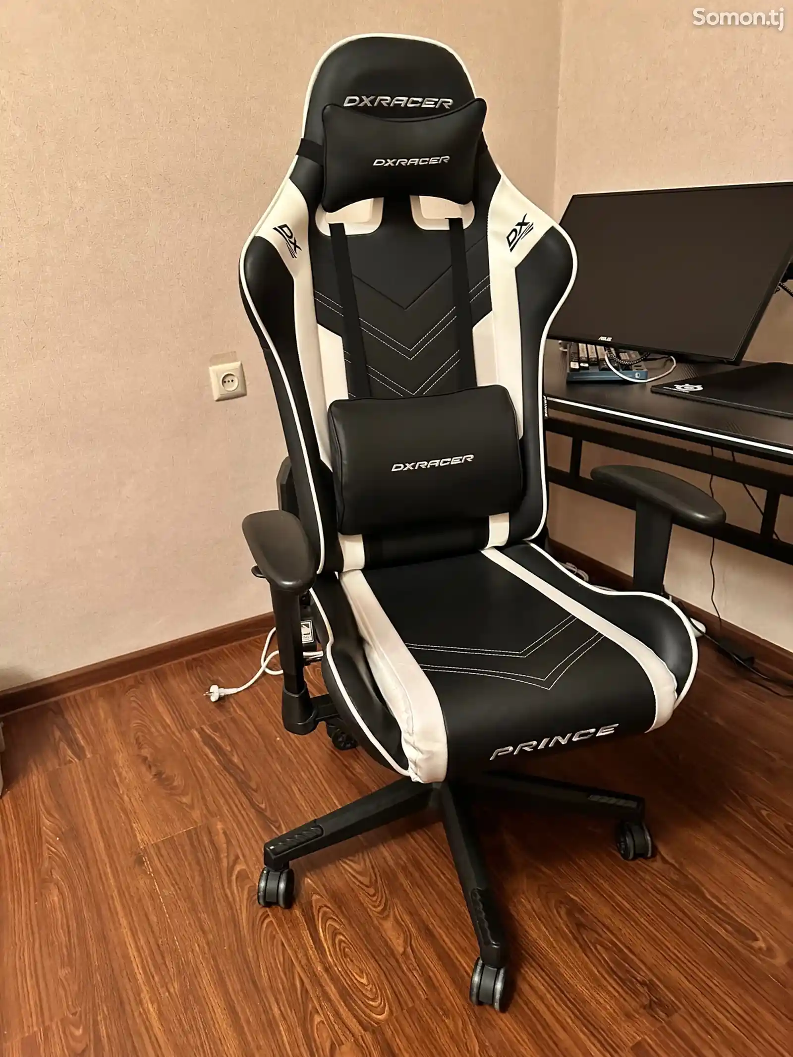 Игровое кресло DxRacer-1