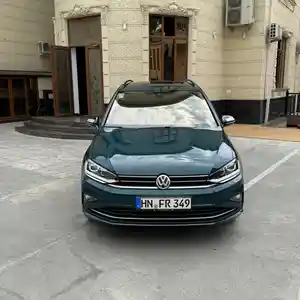 Volkswagen Golf, 2022