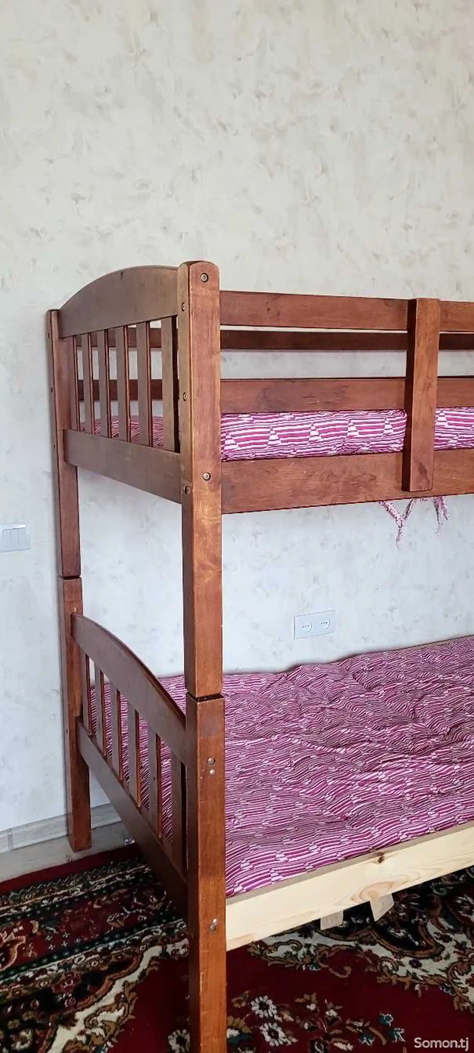 Двухъярусная деревянная кровать-3