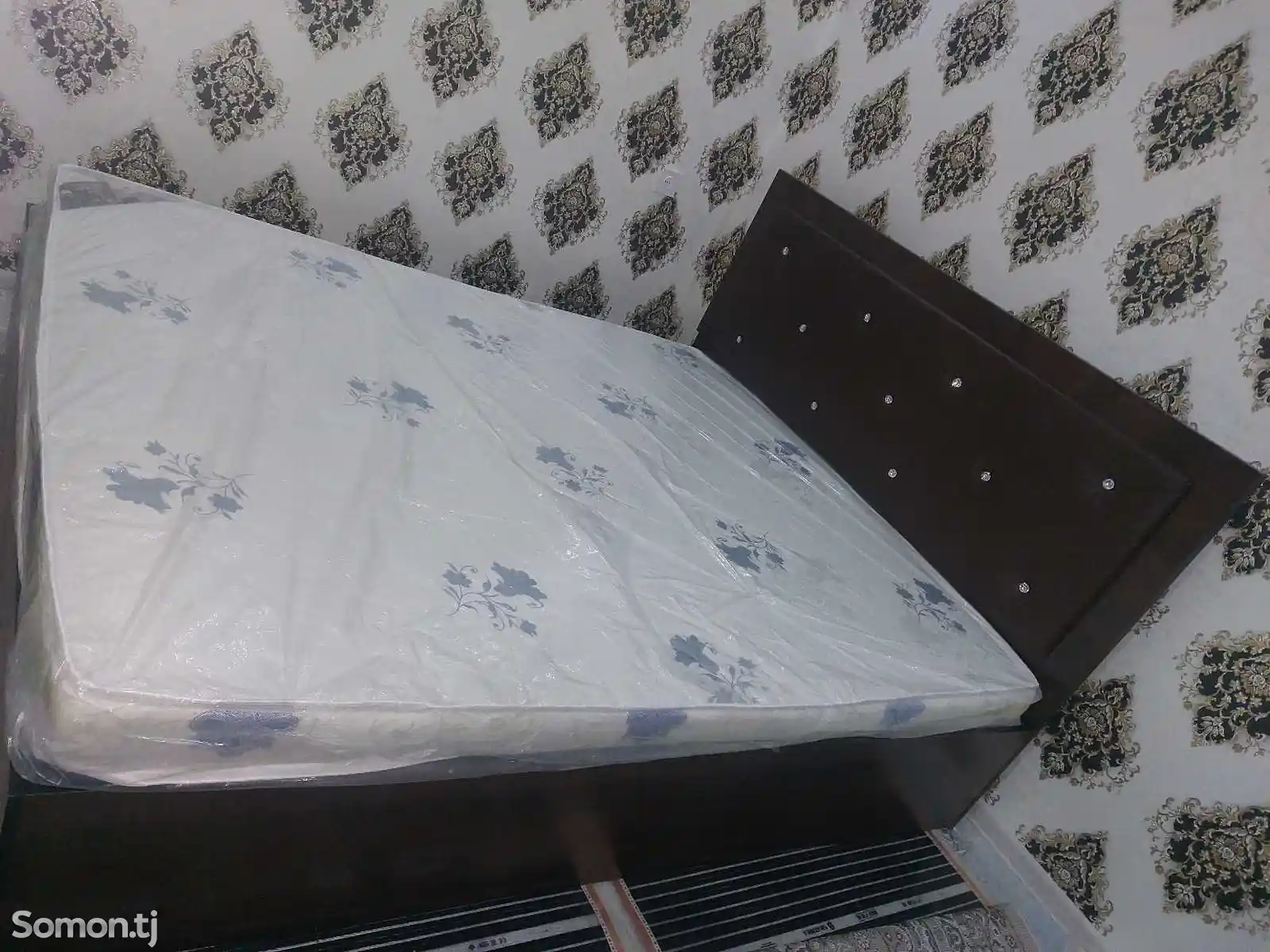 Кровать с матрасом-6