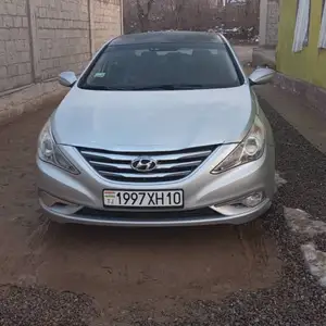 Hyundai Sonata, 2011