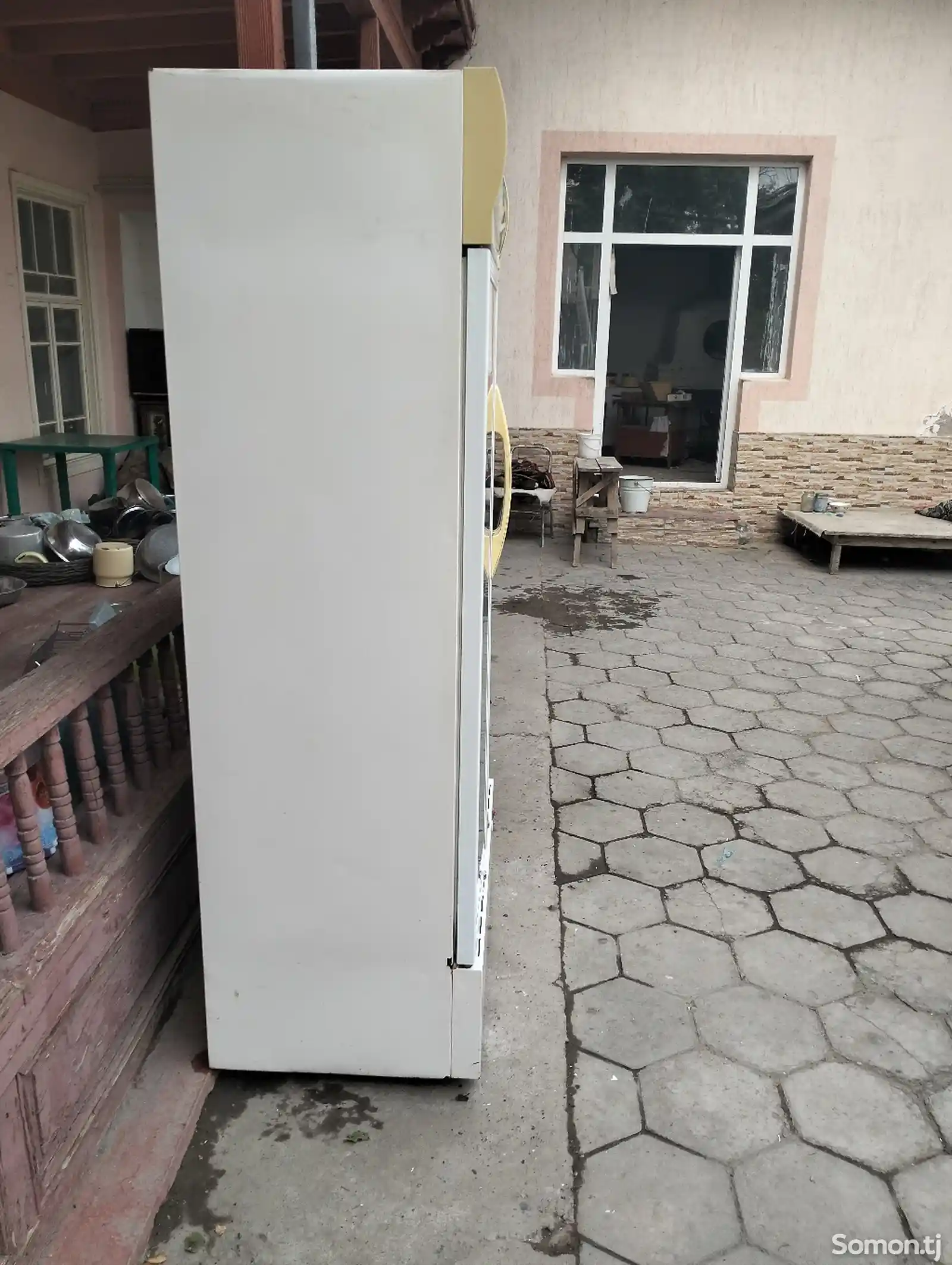 Холодильник витринный-6