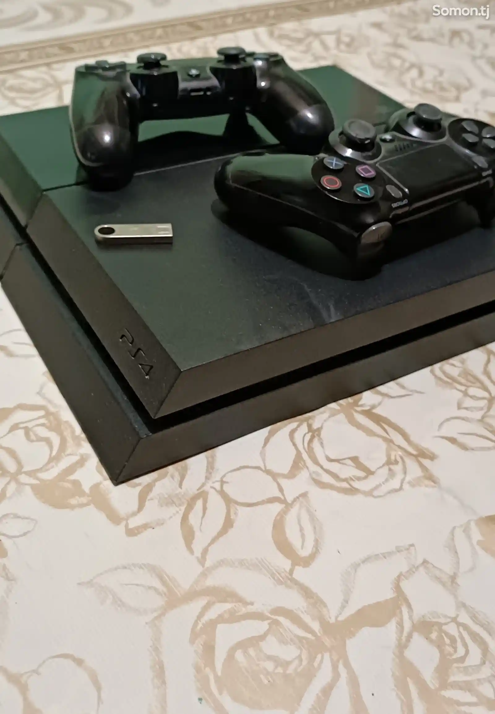 Игровая приставка PlayStation4-1