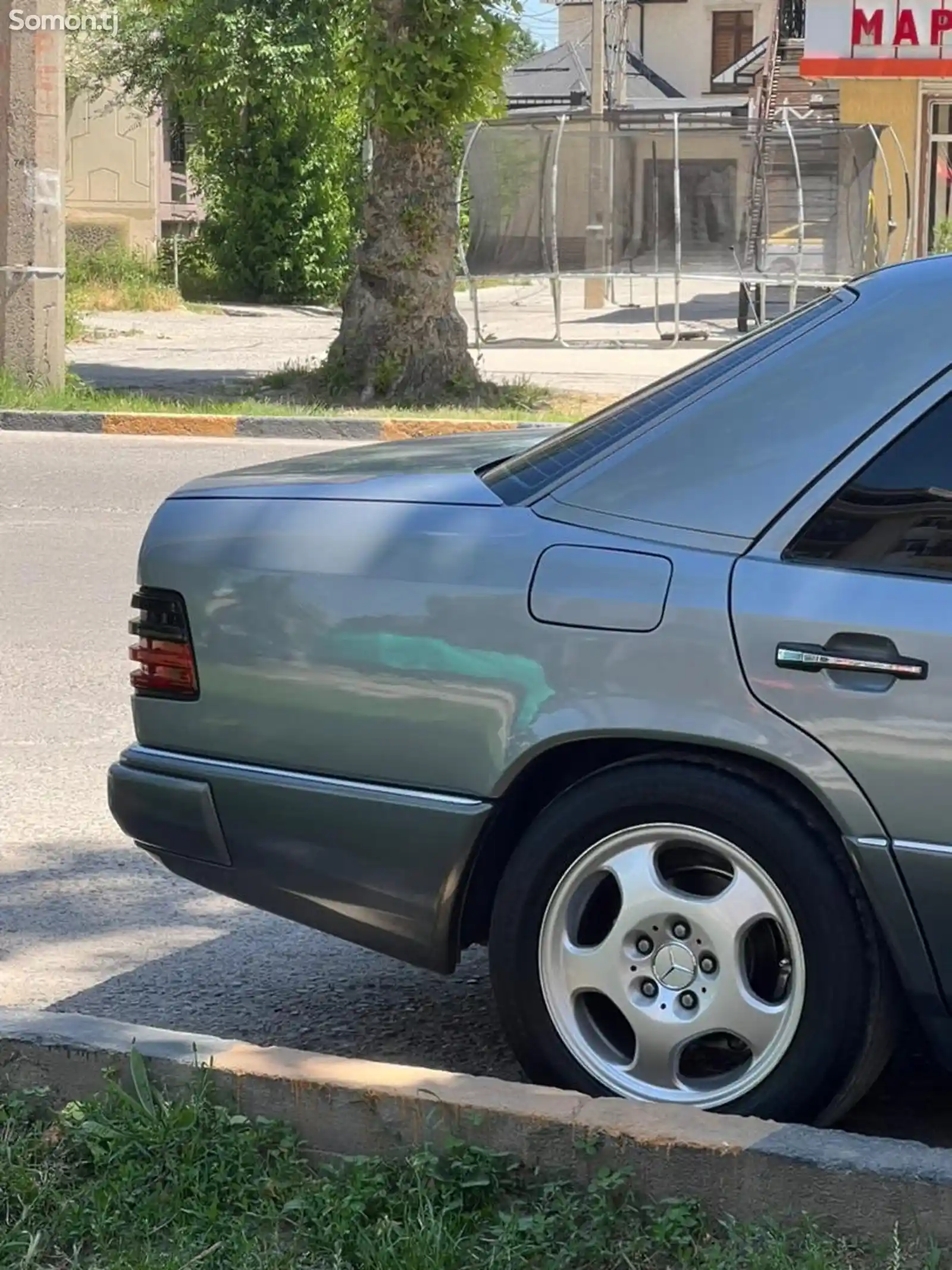 Mercedes-Benz W124-1