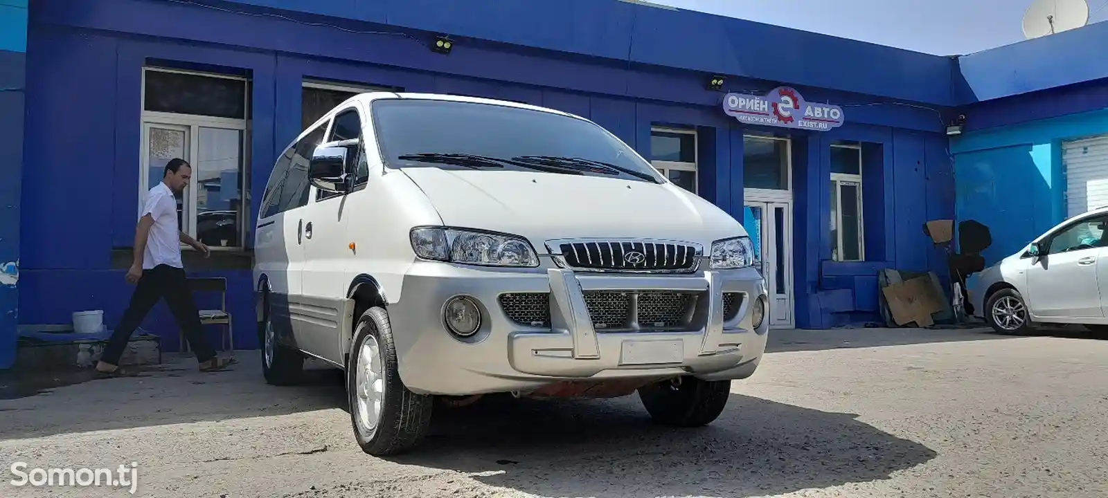 Микроавтобус Hyundai starex-2