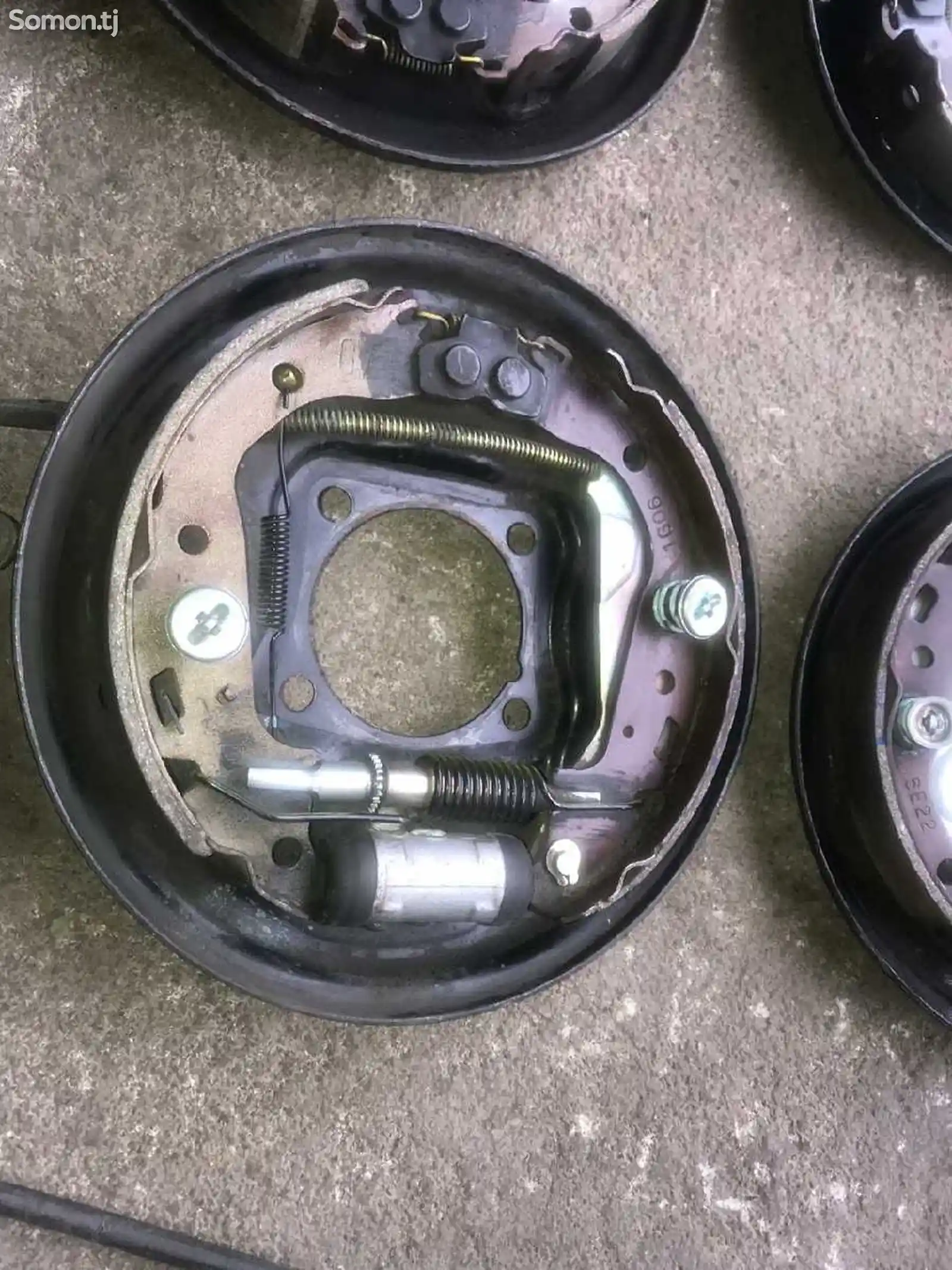 Задние колодки с цилиндром в сборе от Toyota Corolla 1-4